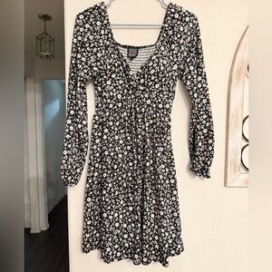 Derek Heart Black and White Floral V neck Long Sleeve Dress size M